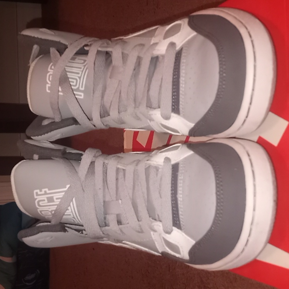 Nike - Picture 2 of 6